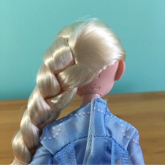 ❄️ New w/o Box “Frozen II” Elsa Doll by Hasbro ❄️ - Picture 6 of 9